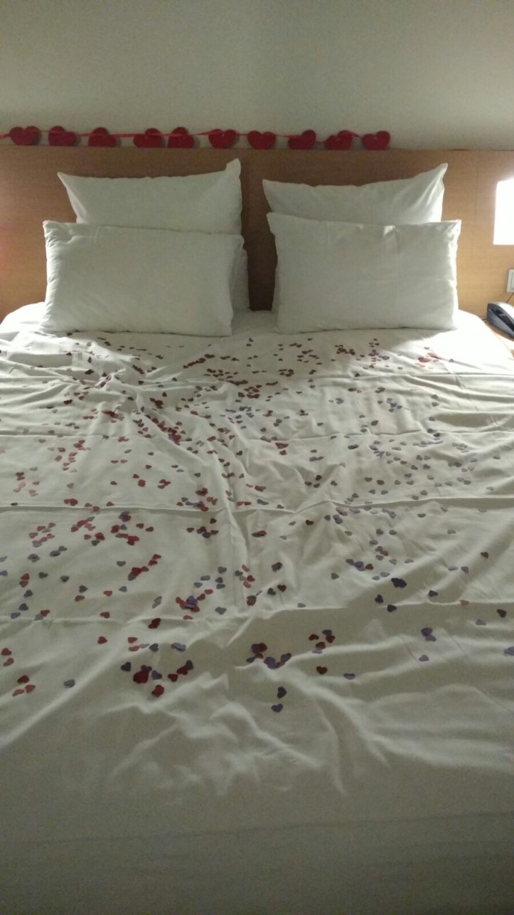 Confetti and a heart-garland on our bed as surprise