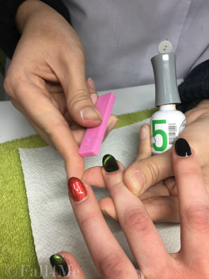 Magnets make nails look like aurora boralis