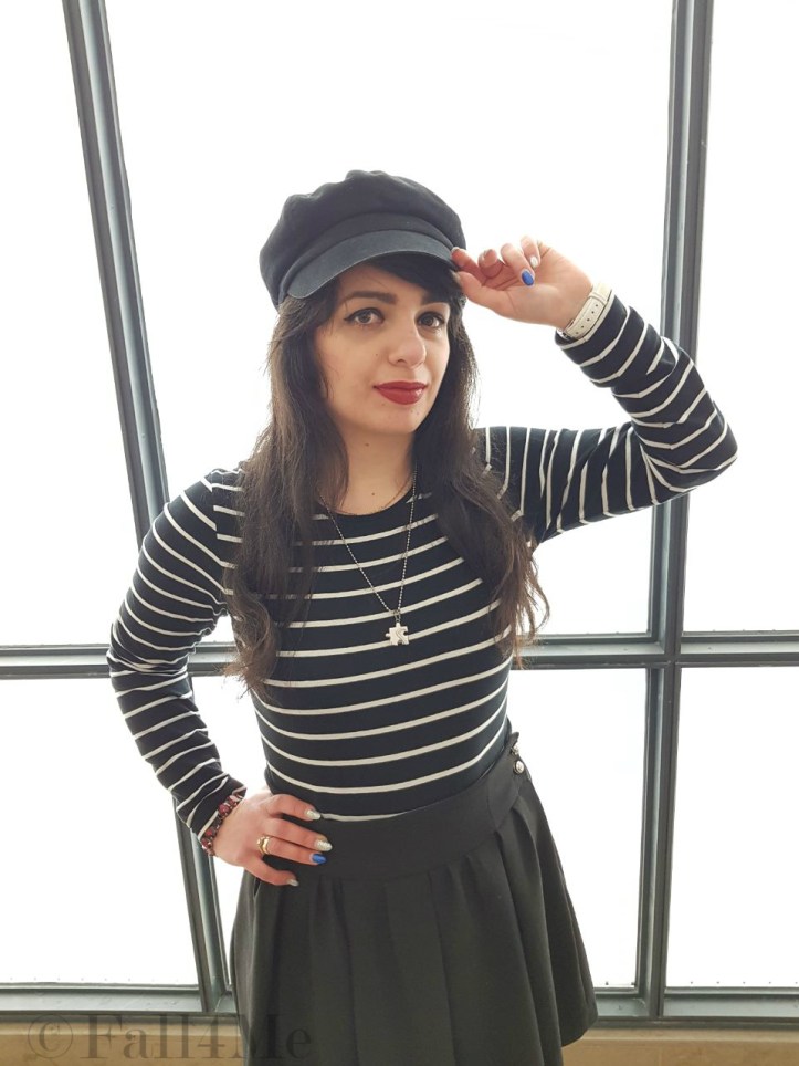 White stripes on black lolita style awakens spring feelings in March