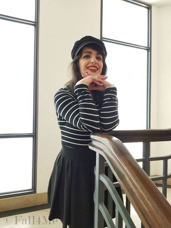 White stripes on black lolita style awakens spring feelings in March
