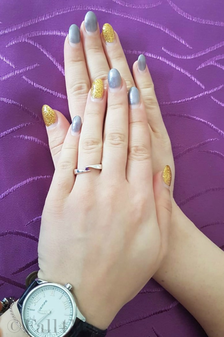 Metallic and golden nail art for early autumn