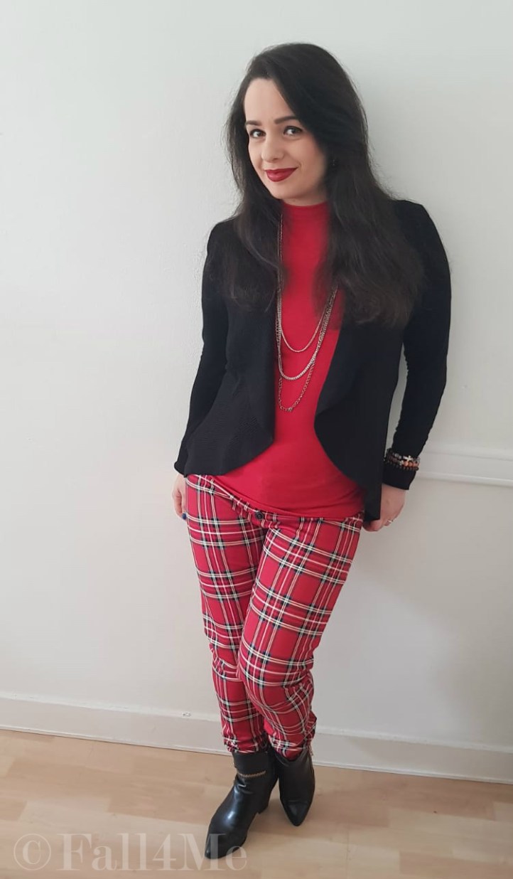 November trend by Fall4Me tartan in red and black