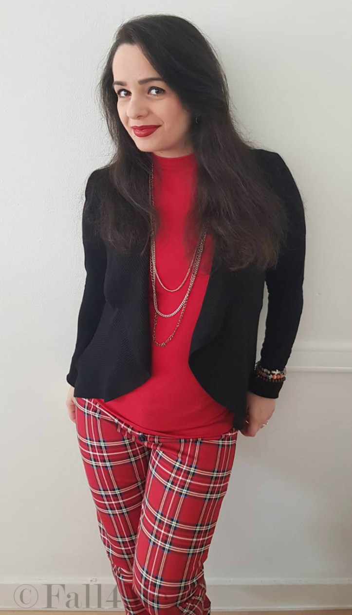 November trend by Fall4Me tartan in red and black