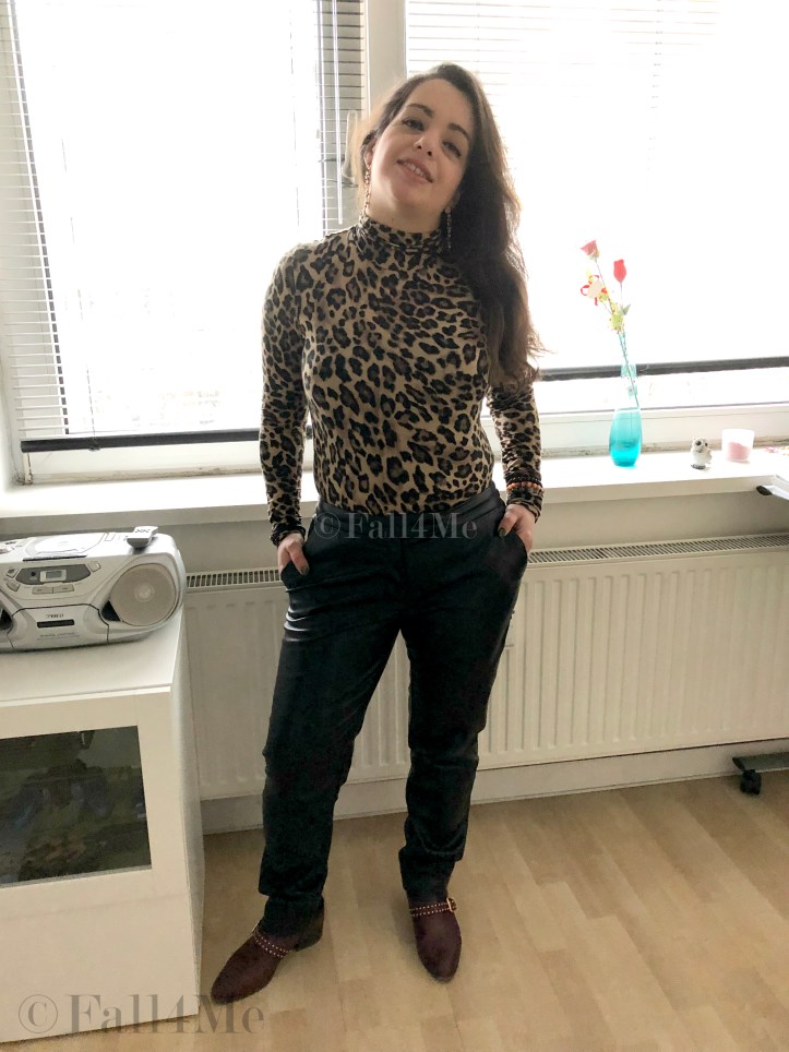Leo print turtle neck combined with leather