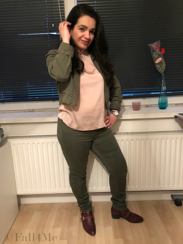 The feminine utility trend styled plain