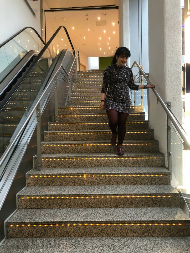 Burgundy is back for autumn with flowers and leather accessories.