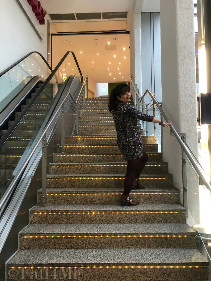 Burgundy is back for autumn with flowers and leather accessories.