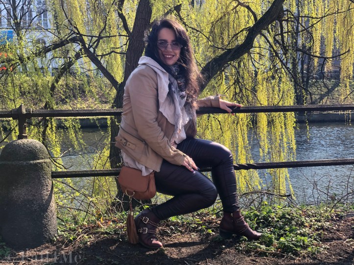 Lavender accents worn with non-black leather-optics and beige powder-shades.