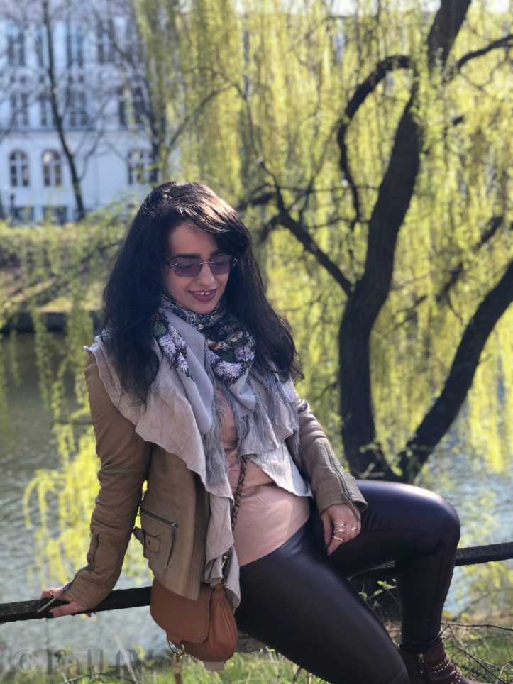 Lavender accents worn with non-black leather-optics and beige powder-shades.