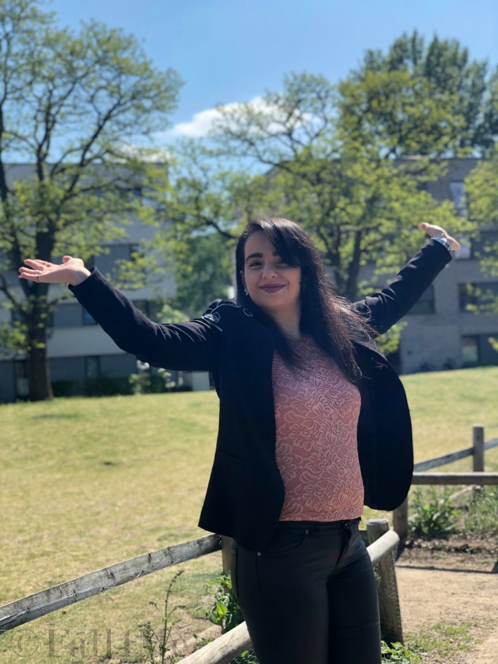 The celebration-look for casualty: lace and glitter