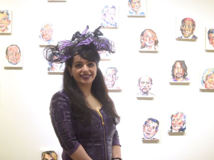 A purple outfit shade in shade by Liz Malraux with black contrasts.