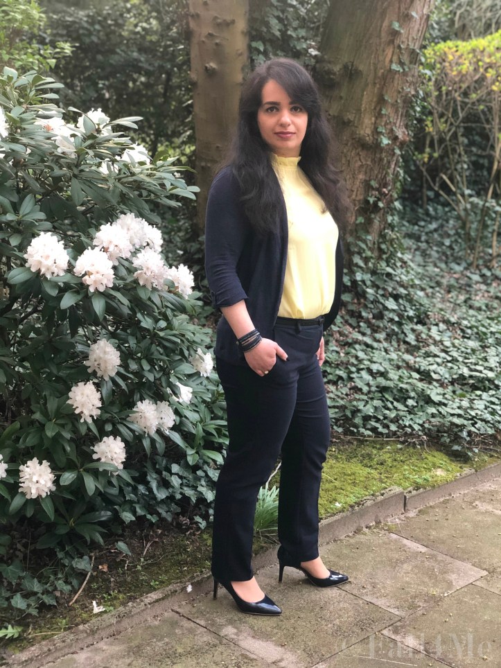 A classy elegant look in navy and lemon with flowers decorated