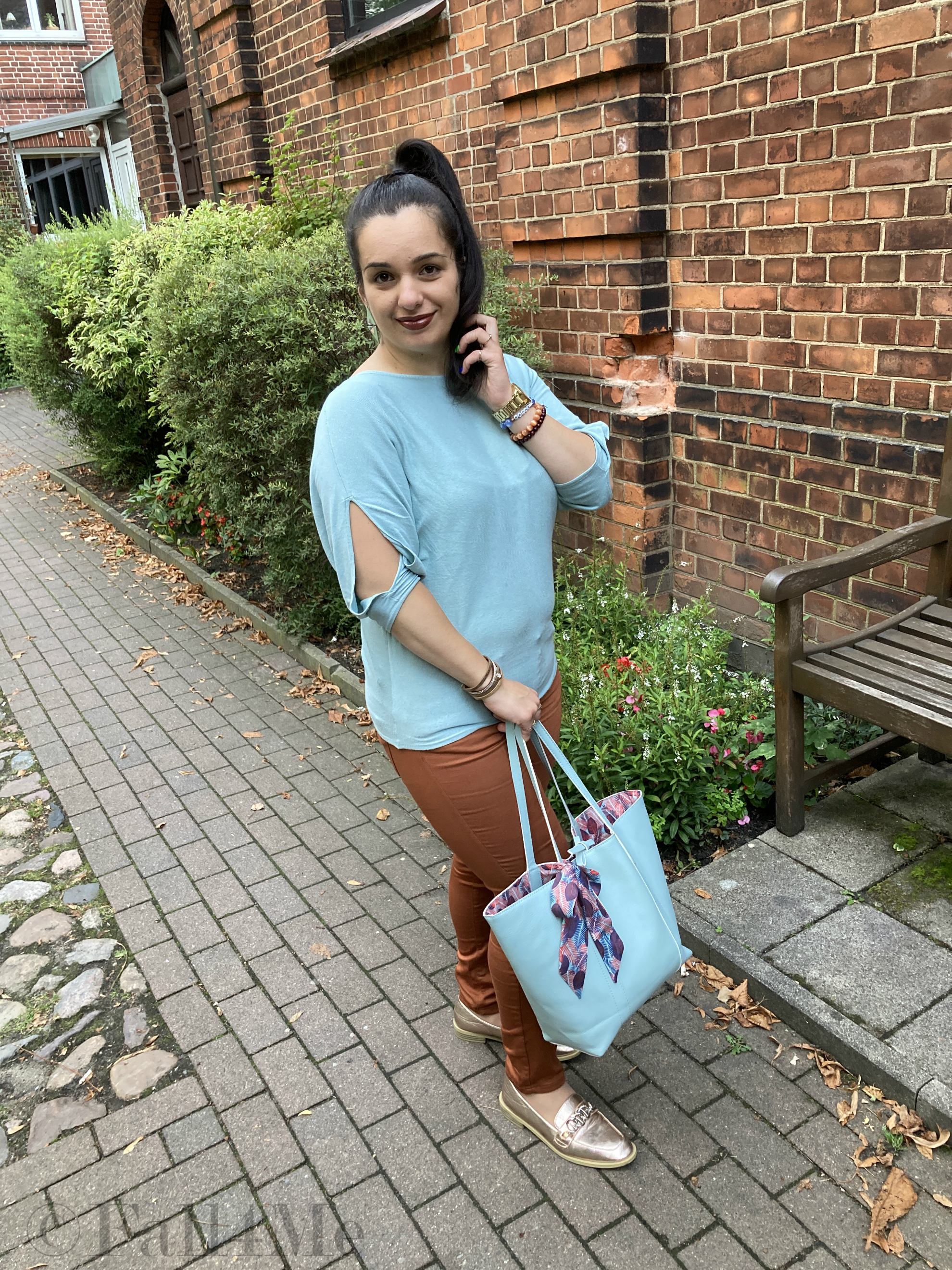 Mint worn with mocha shades.