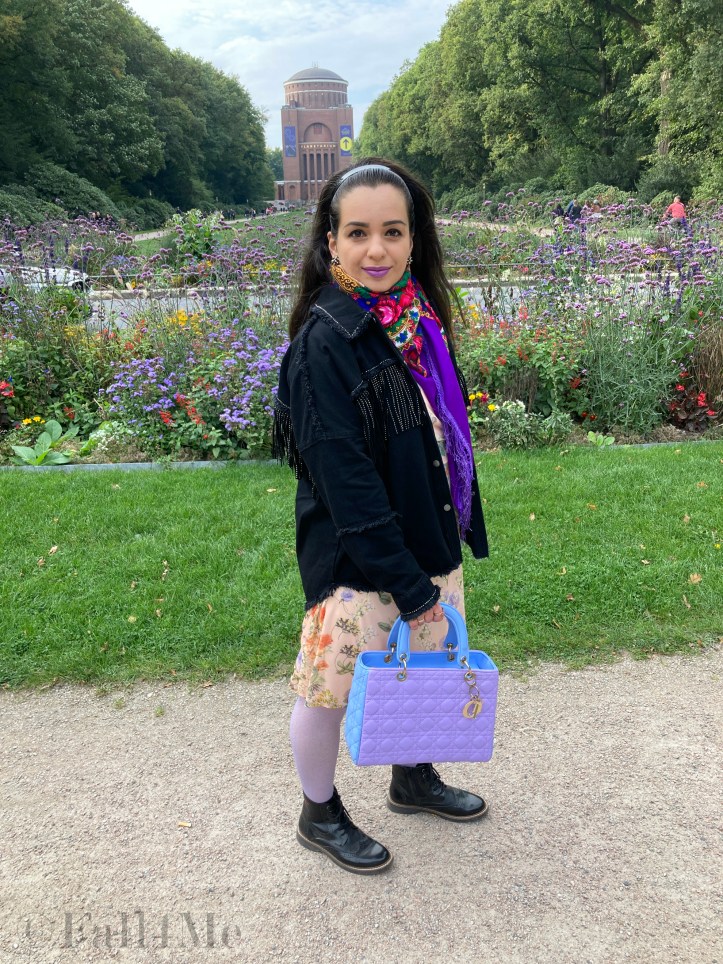 Combat boots worn with a summer dress, combined with a granny bag and fringes.