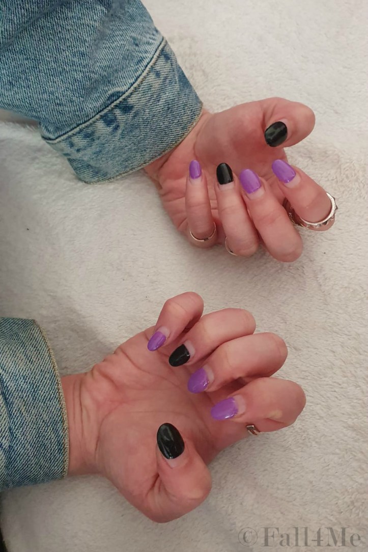 Nails in black & purple.
