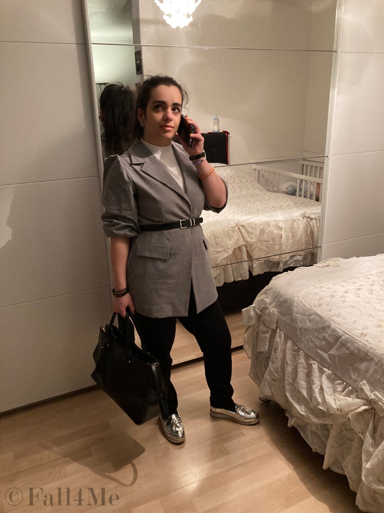 Feminine casual office style for home.