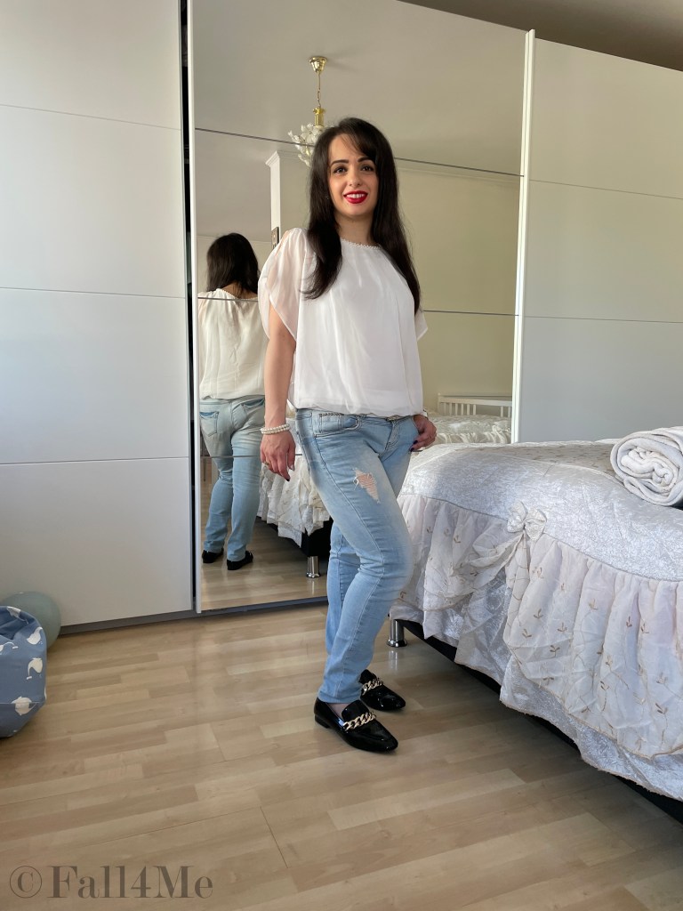 Classy style blue jeans white shirt and red lips revive as trend.