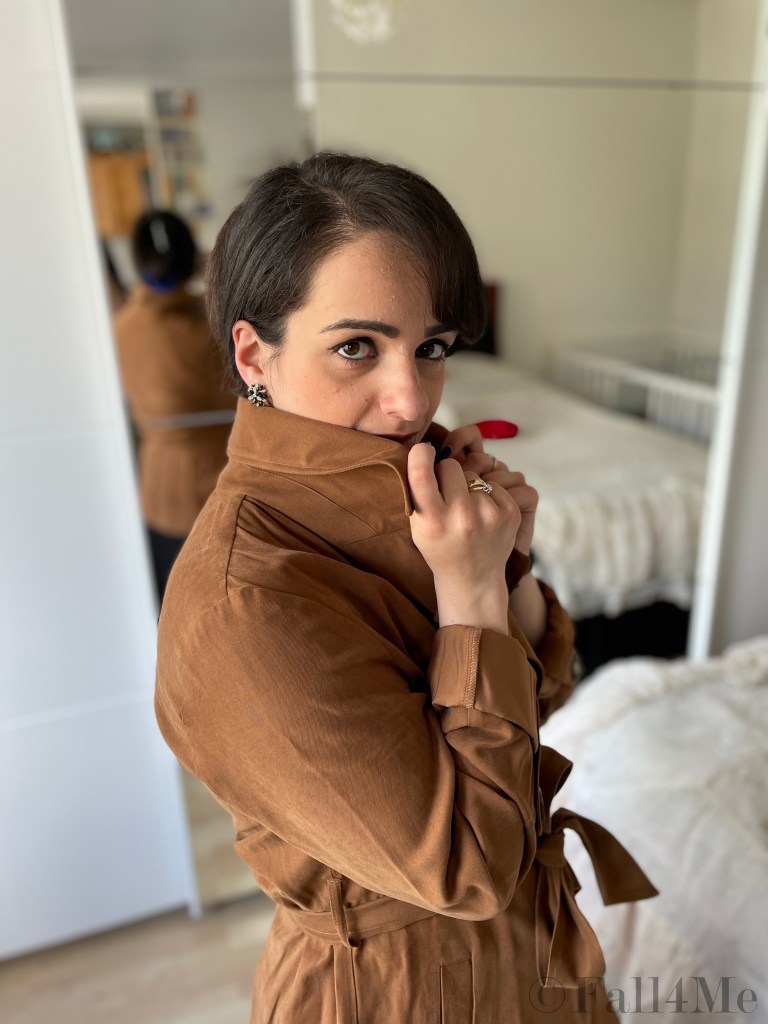 The hot trend for cool days: A summer trench with a flared skirt and sandals.