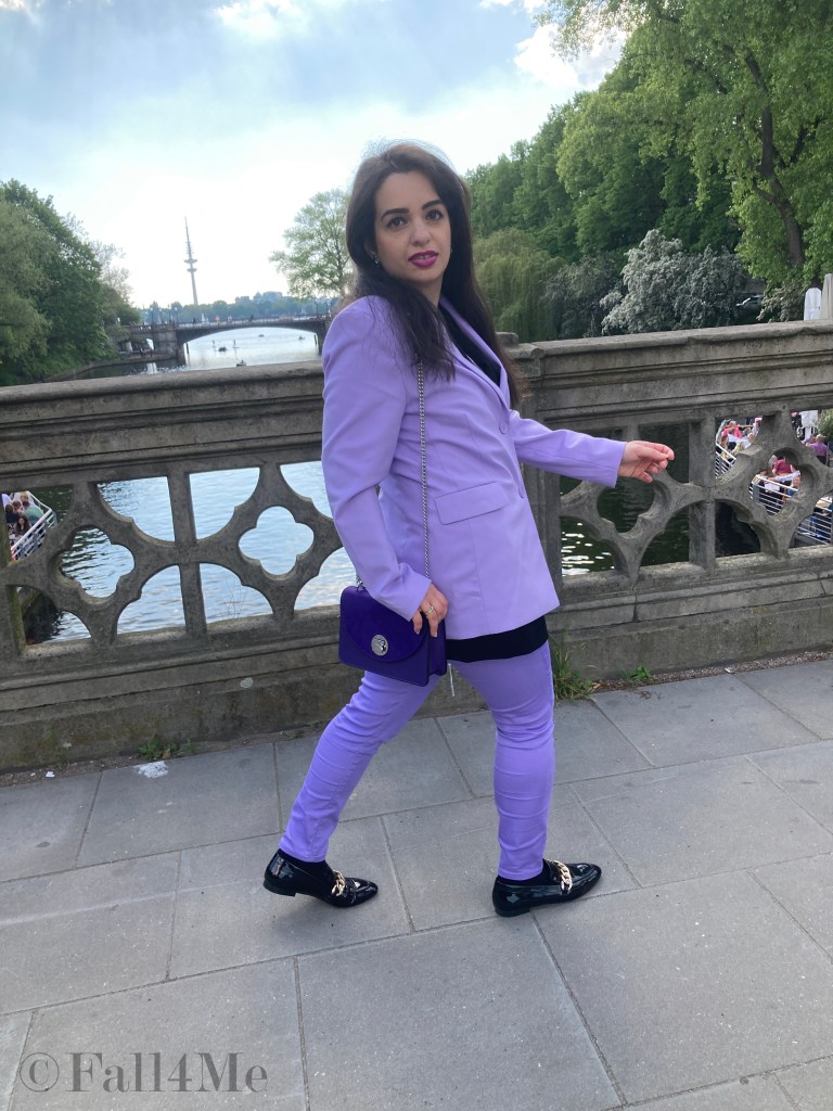 A style in lilac and black