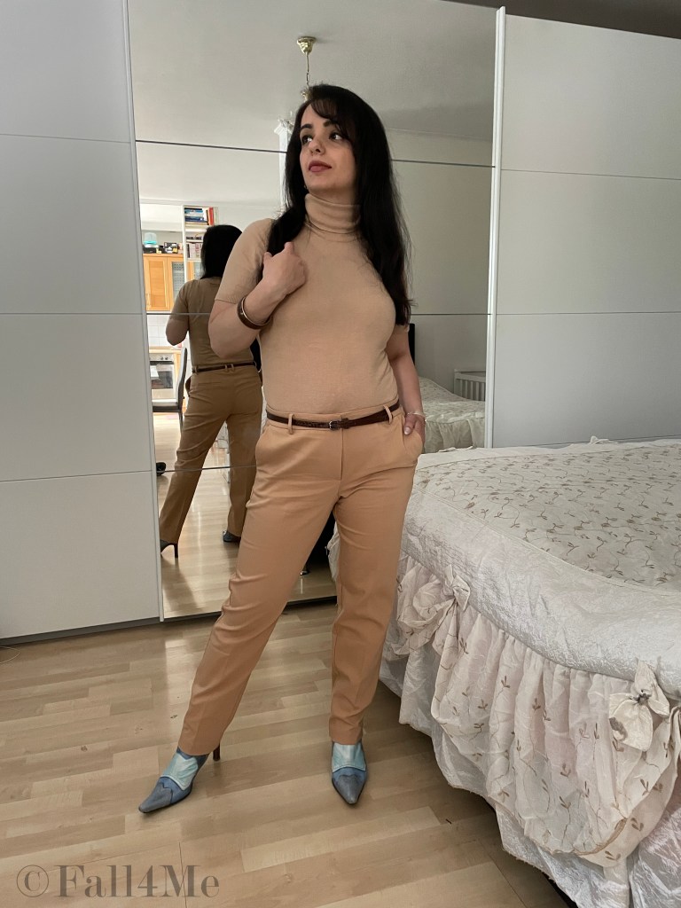 Masculine tailoring with business trousers and a turtle neck in beige and steel blue accessories.