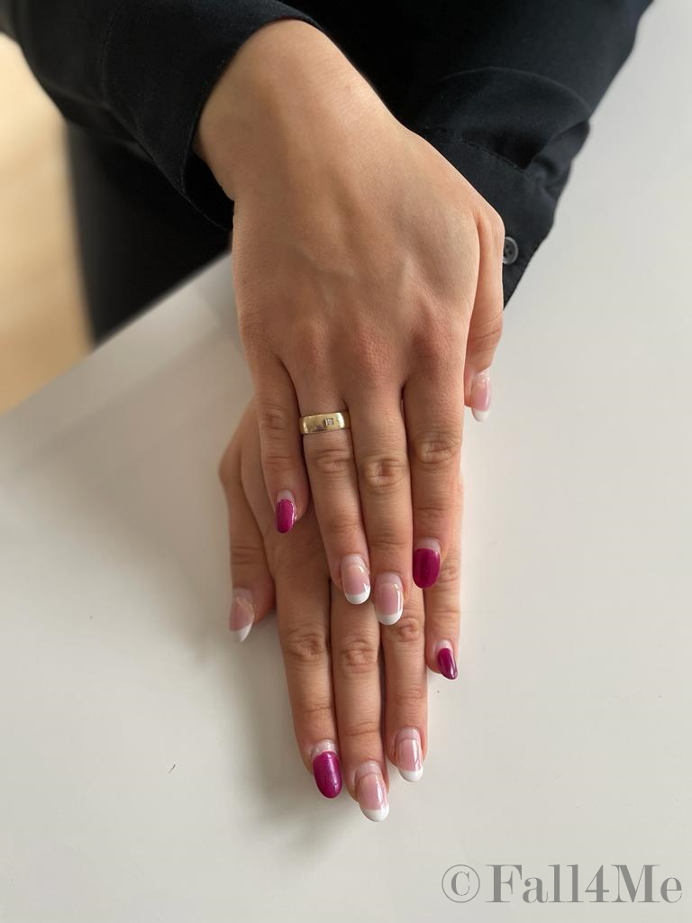 Nails for summer-vacation are French with the pointing and small finger painted in burgundy.