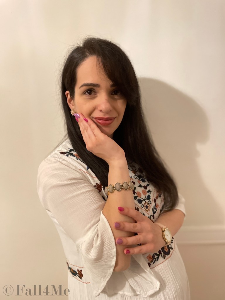 The summer essential linen based on a dress and a look built-up around it.