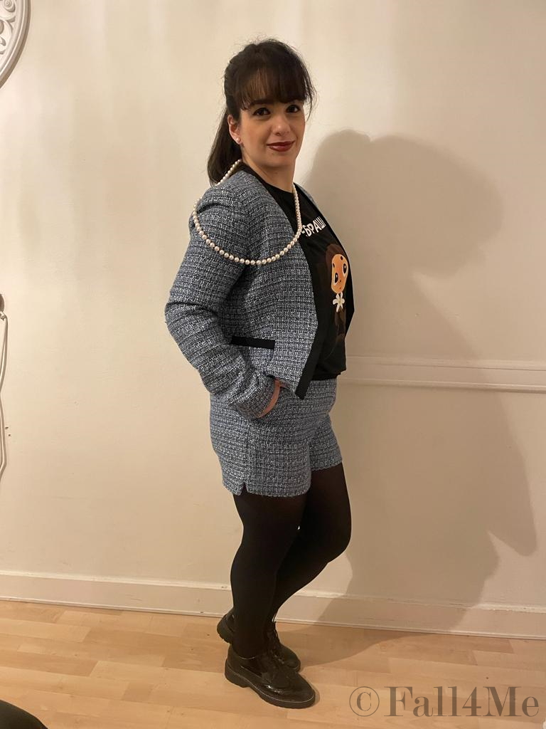 Style-break with a statement-shirt and brocade for the spring jewelry pearls.