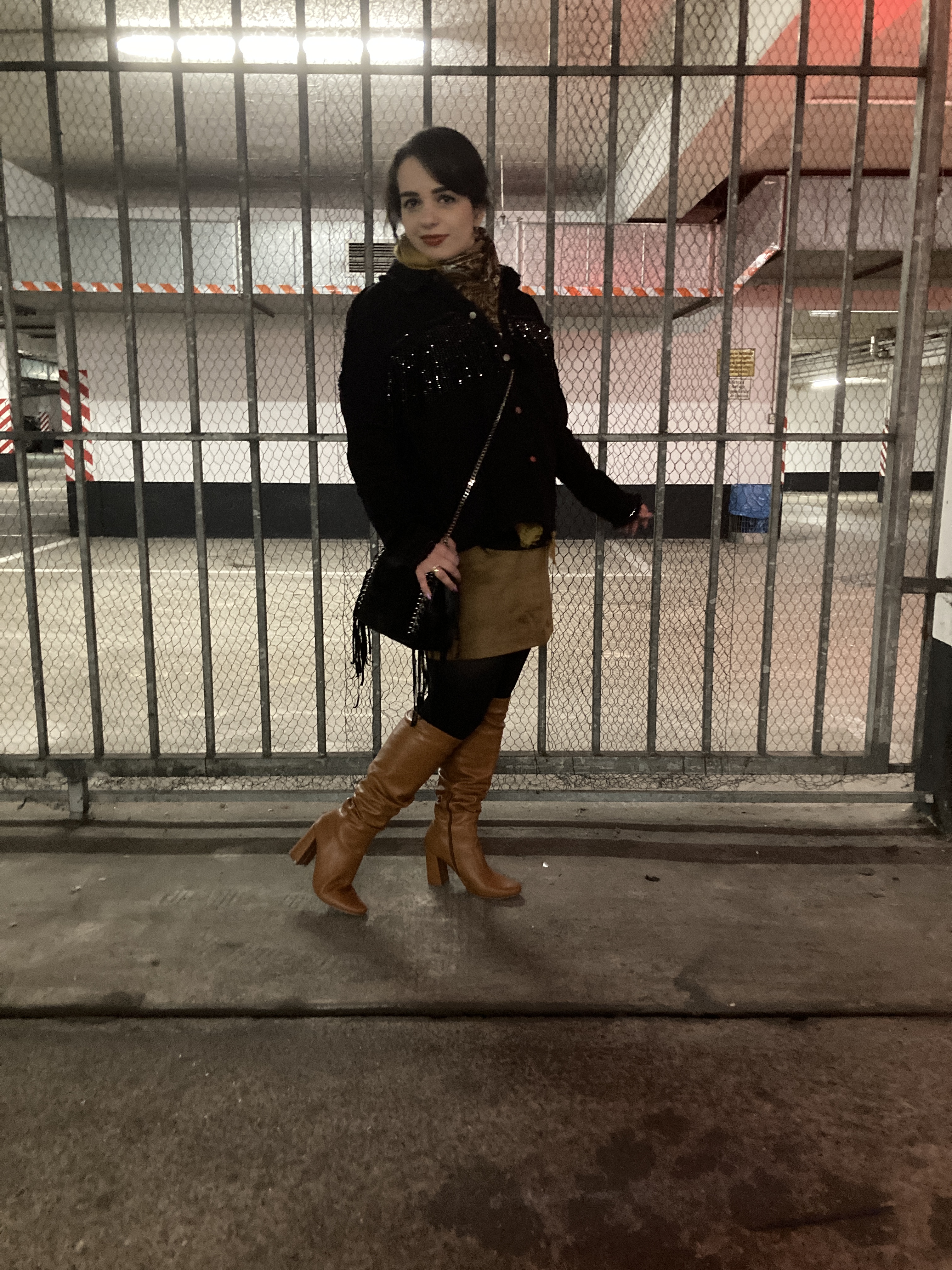 The infamous fringe denim jacket by Zara combined with a fringe cross body bag and cognac.