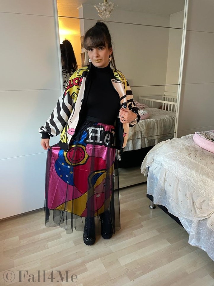 Colorful oversize style for spring.