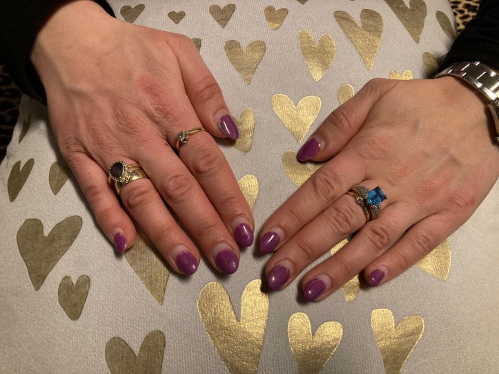 Chrome-nails in purple shade.