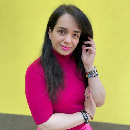 A look and make-up completely in pink with black combat boots.