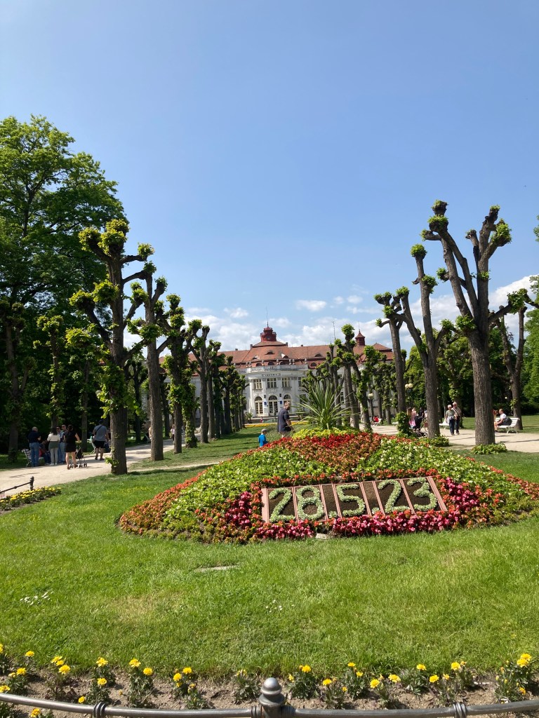 The town hall square of Karlovy Vary with a flower arrangement with the date of the day.