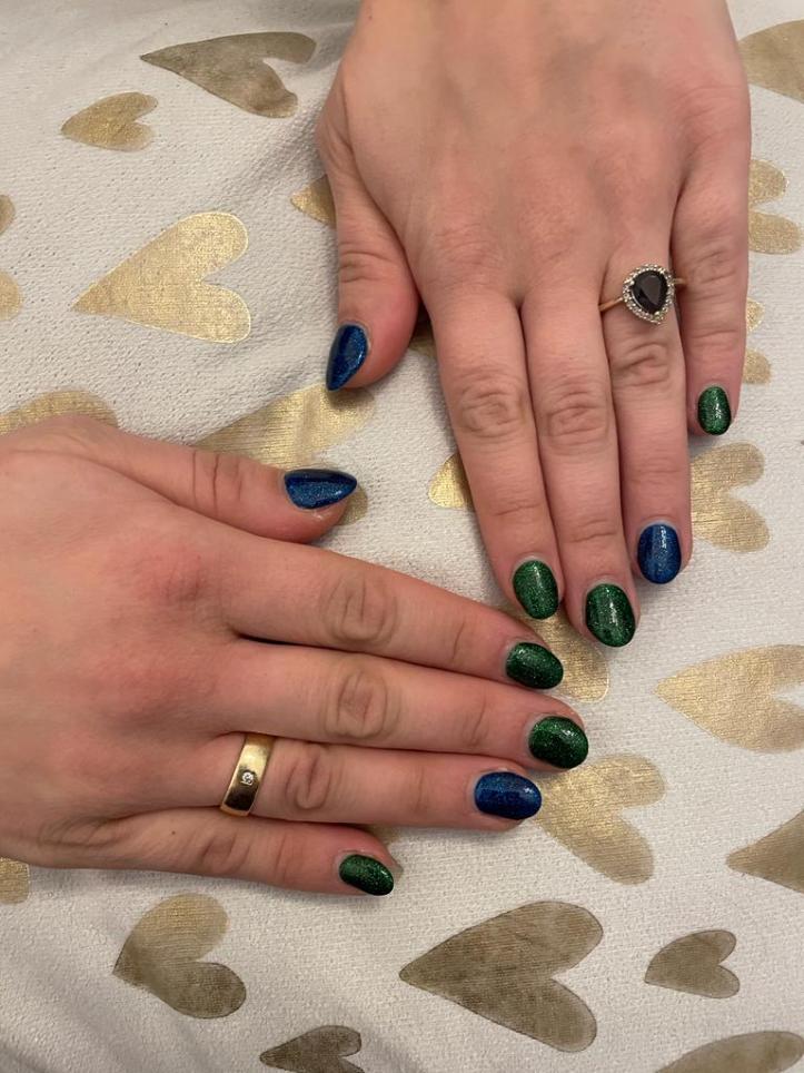 Glittery nails in blue and green.