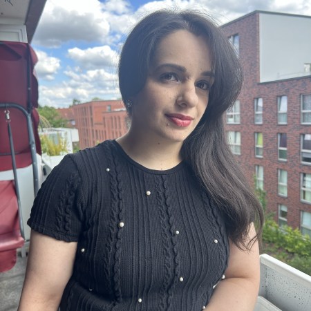 The skirt of the season combined with a cable stitch t-shirt.