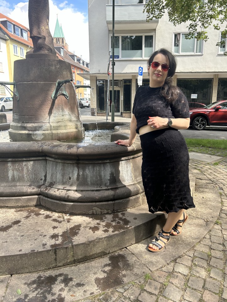 The skirt of the season a wool skirt created into a whole summer-knit-look.