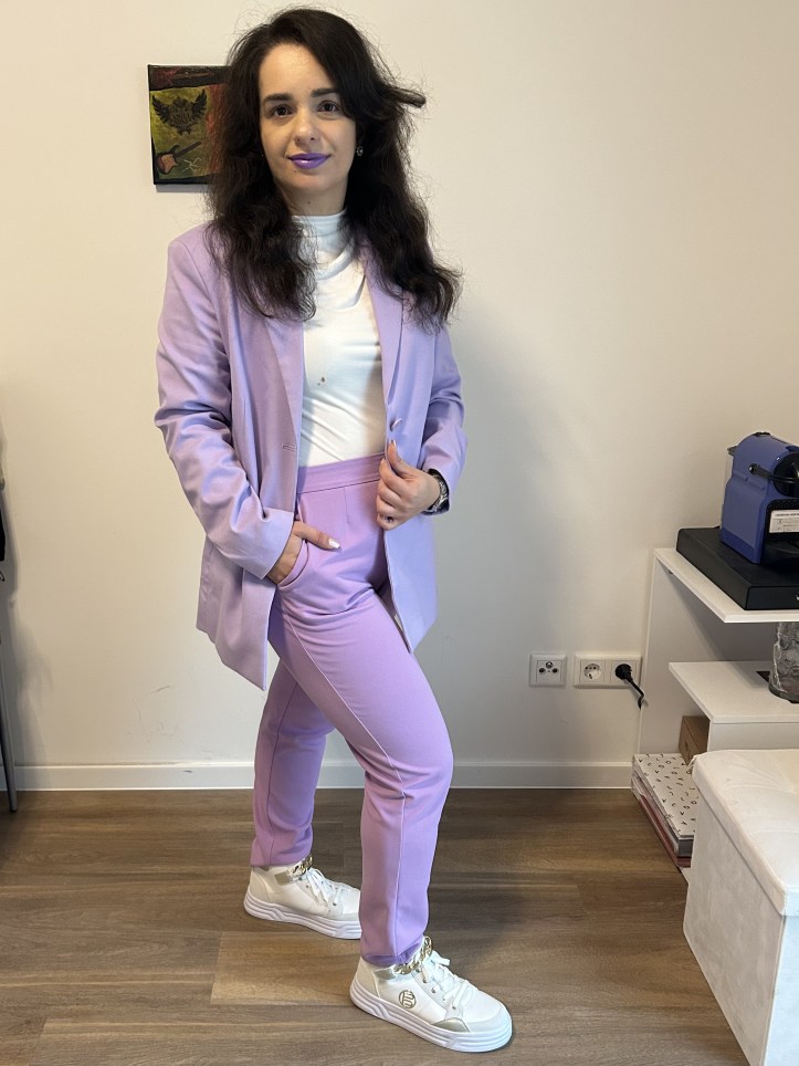 The spring suit provides pastel tailoring and a comfortable blazer.