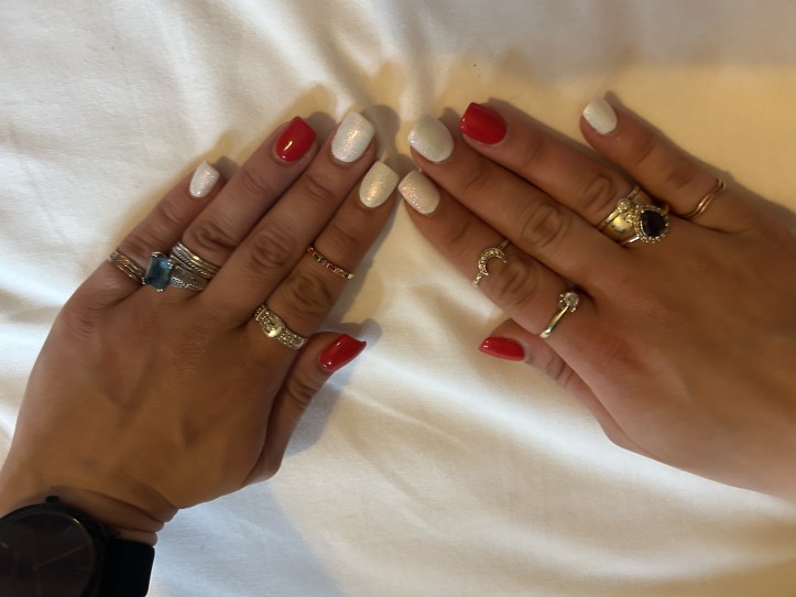 Nail-art in red and white graced by the watch to wear and trendy gemtone-jewelry.