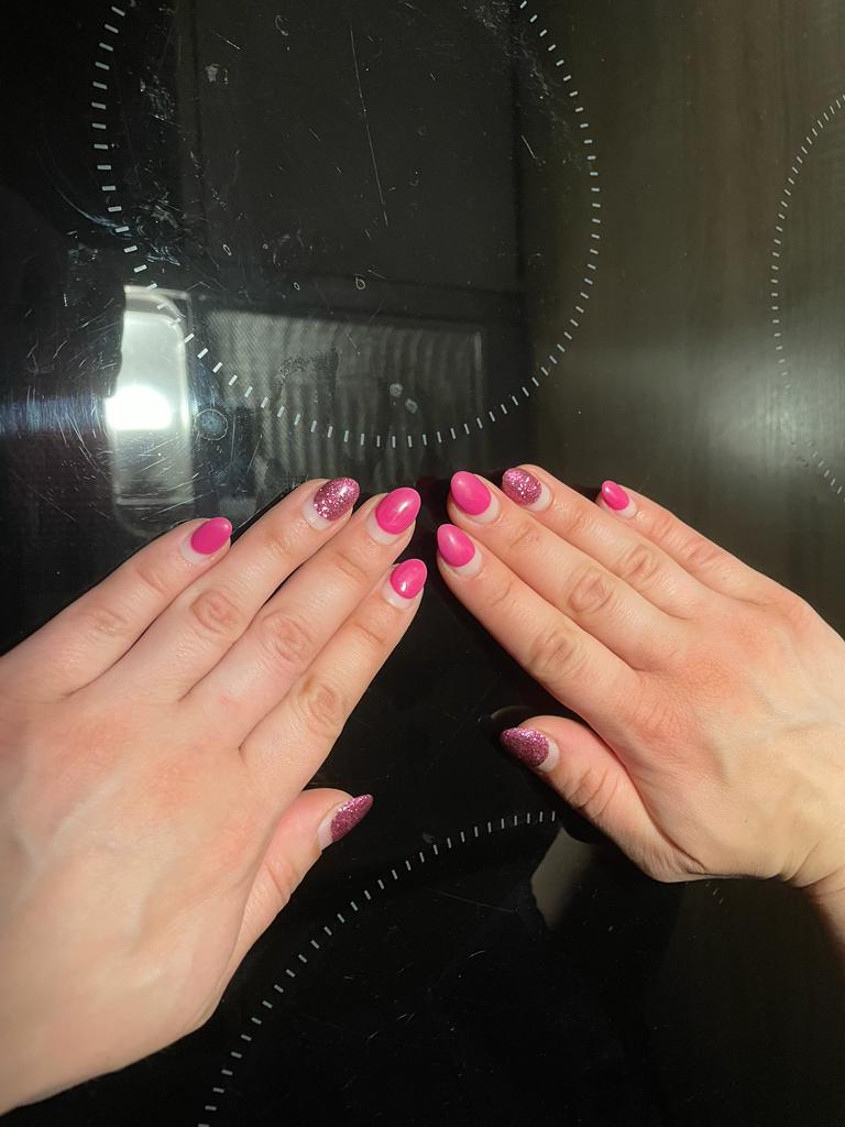 Nails in a gleaming and glittery tooling of pink.