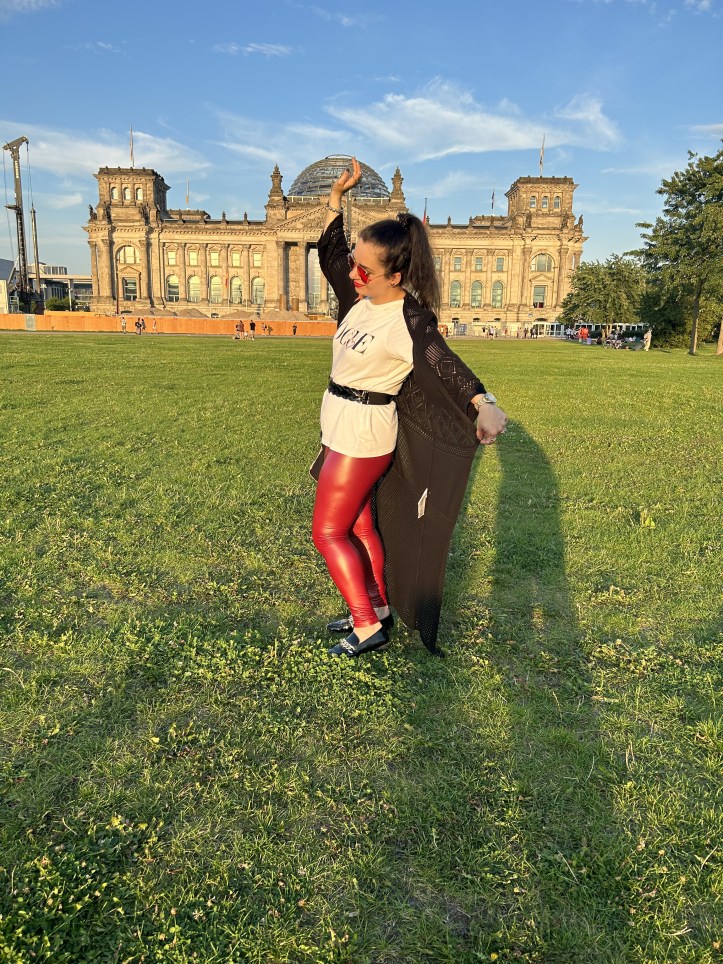 T-shirts with a message worn with a coarse-knit cardigan.