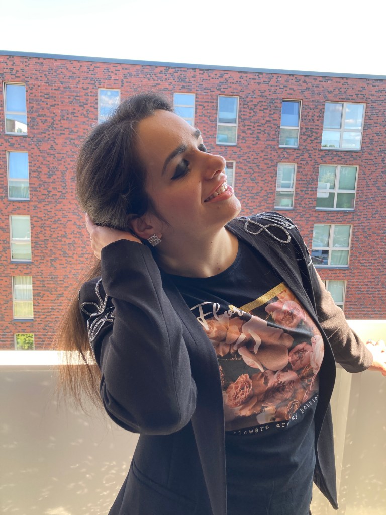 A look full of glitter in all different ways.