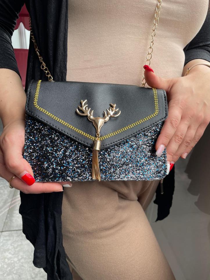 Reduction seduction in beige with a black cardigan and an eye-catching bag.