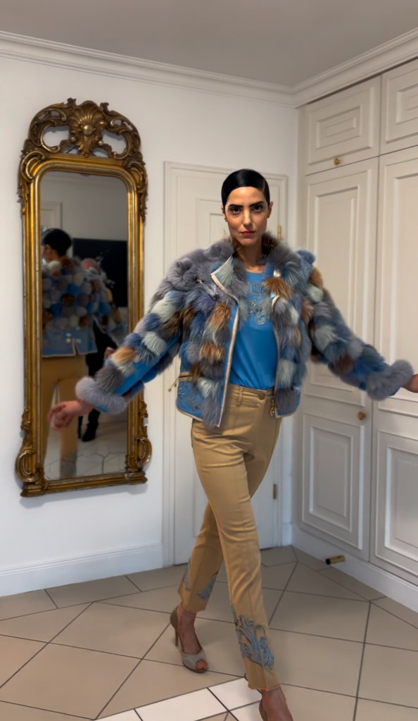 Ein kuscheliger Look für kalte Tage in Beige und Hellblau