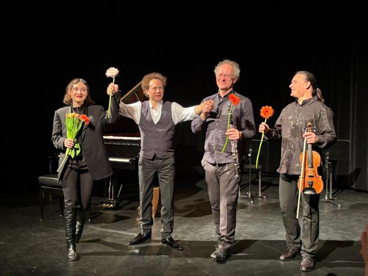 Leom Gurvitch und sein eingespieltes Team in "Charms"