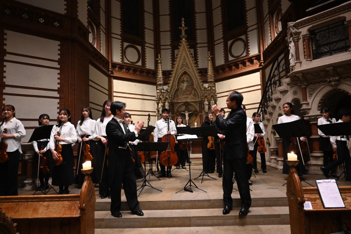 Fujii und Ueda gemeinsam mit dem Soai Orchester